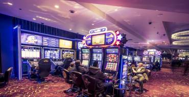 Aspers Casino Westfield Stratford City: Зона с автоматами